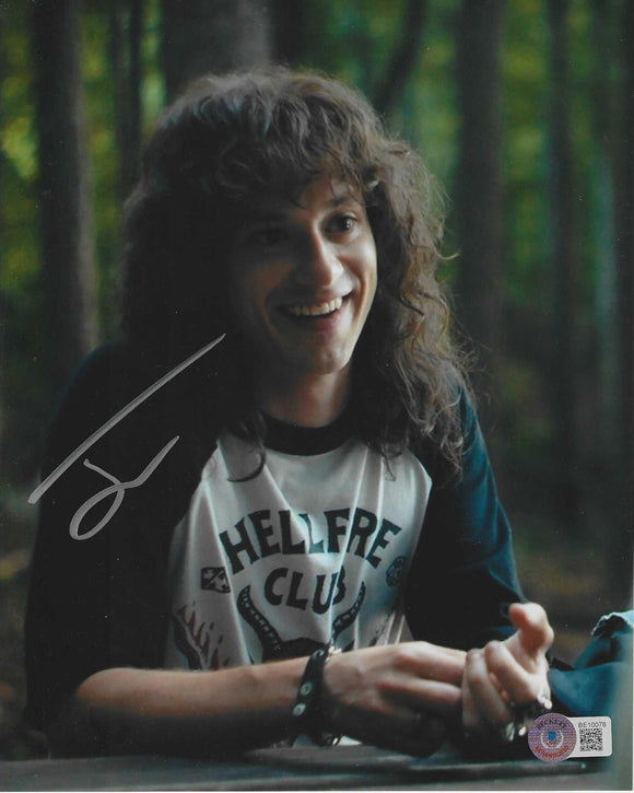 Joseph Quinn 10 X 8 Signed In Silver With Beckett Stranger Things